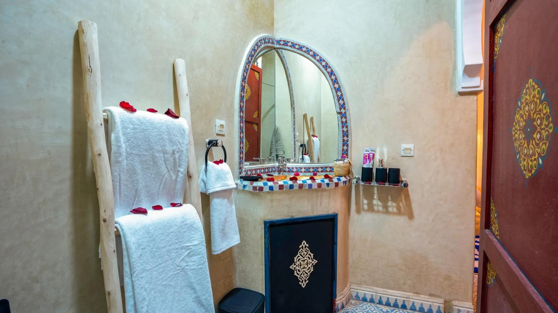 Bed & Breakfast Riad Le Graff Pink Marrakesh