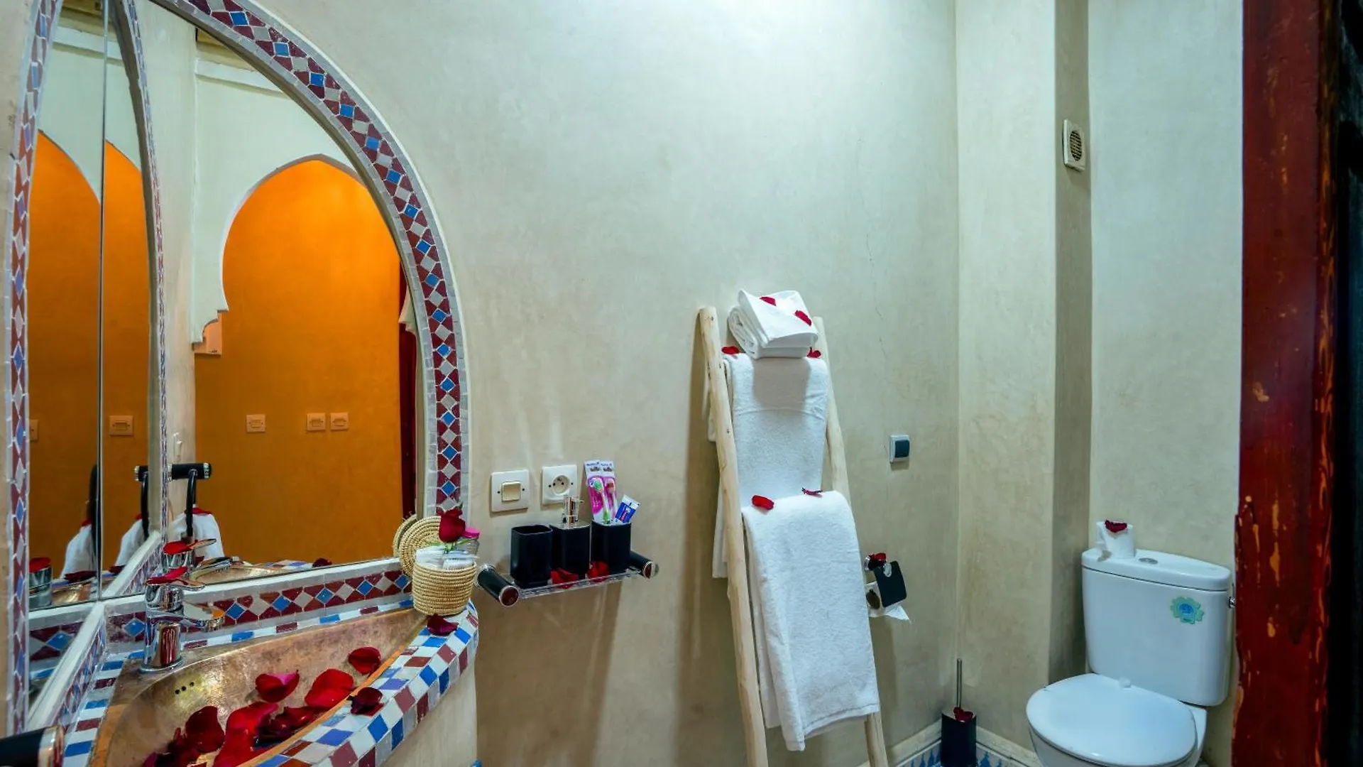 Riad Le Graff Pink Marrakesh Bed & Breakfast