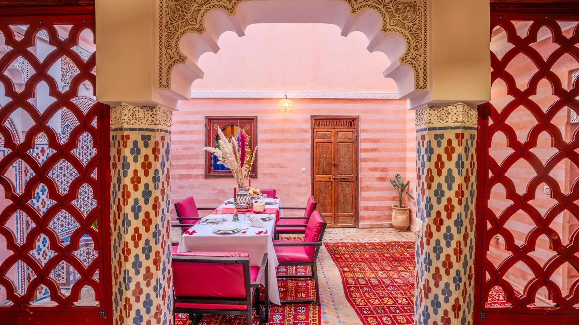 Bed & Breakfast Riad Le Graff Pink Marrakesh
